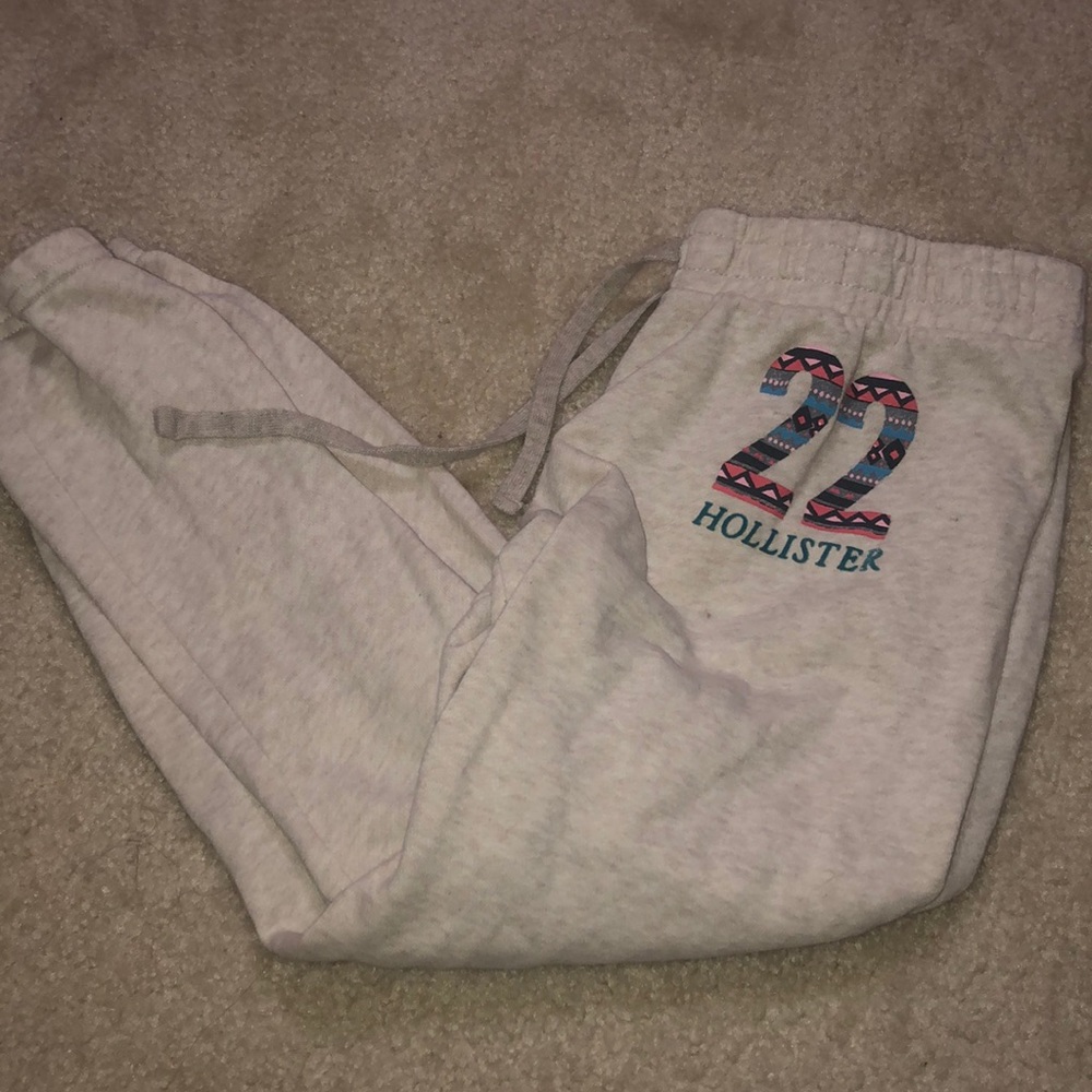 hollister capris graphic sweats